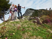 31 Autoscatto al roccolo del Forcolino con anticima sud del Pizzo Badile...